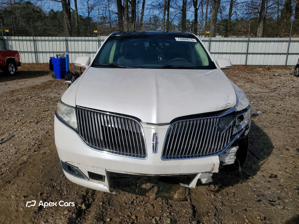 Lincoln MKT 2014