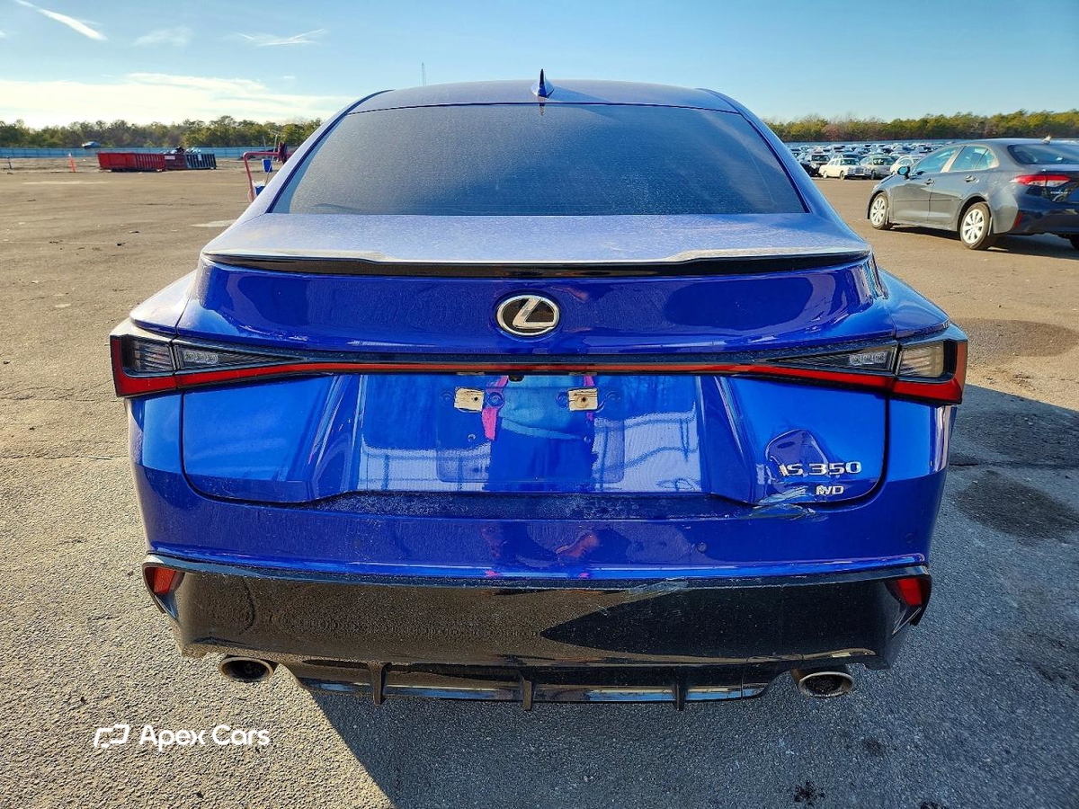 Lexus IS 2024