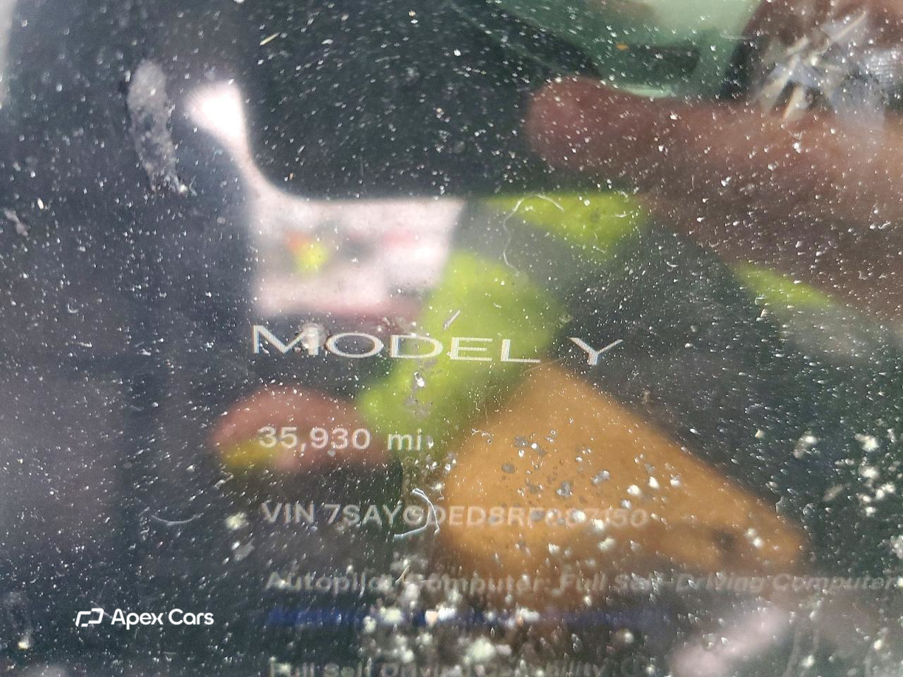 Tesla Model Y 2024