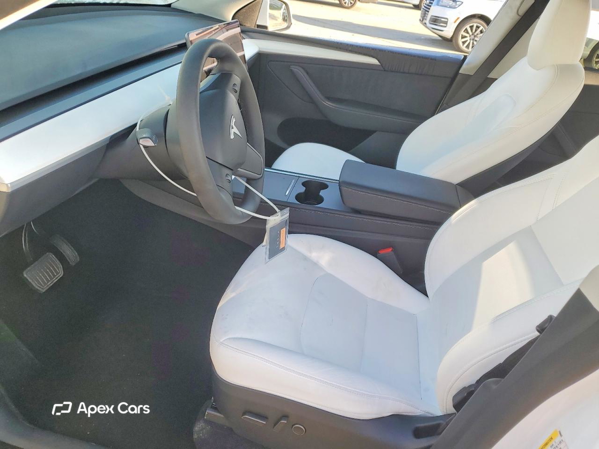 Tesla Model Y 2025