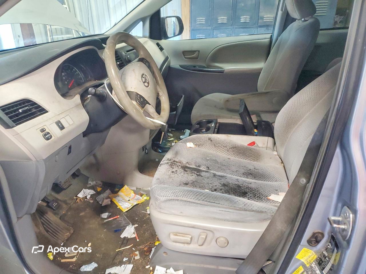 Toyota Sienna 2011