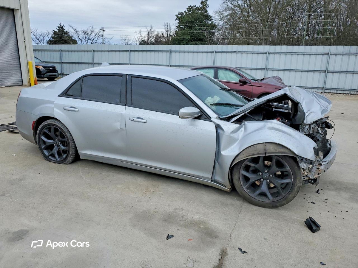 Chrysler 300 2021