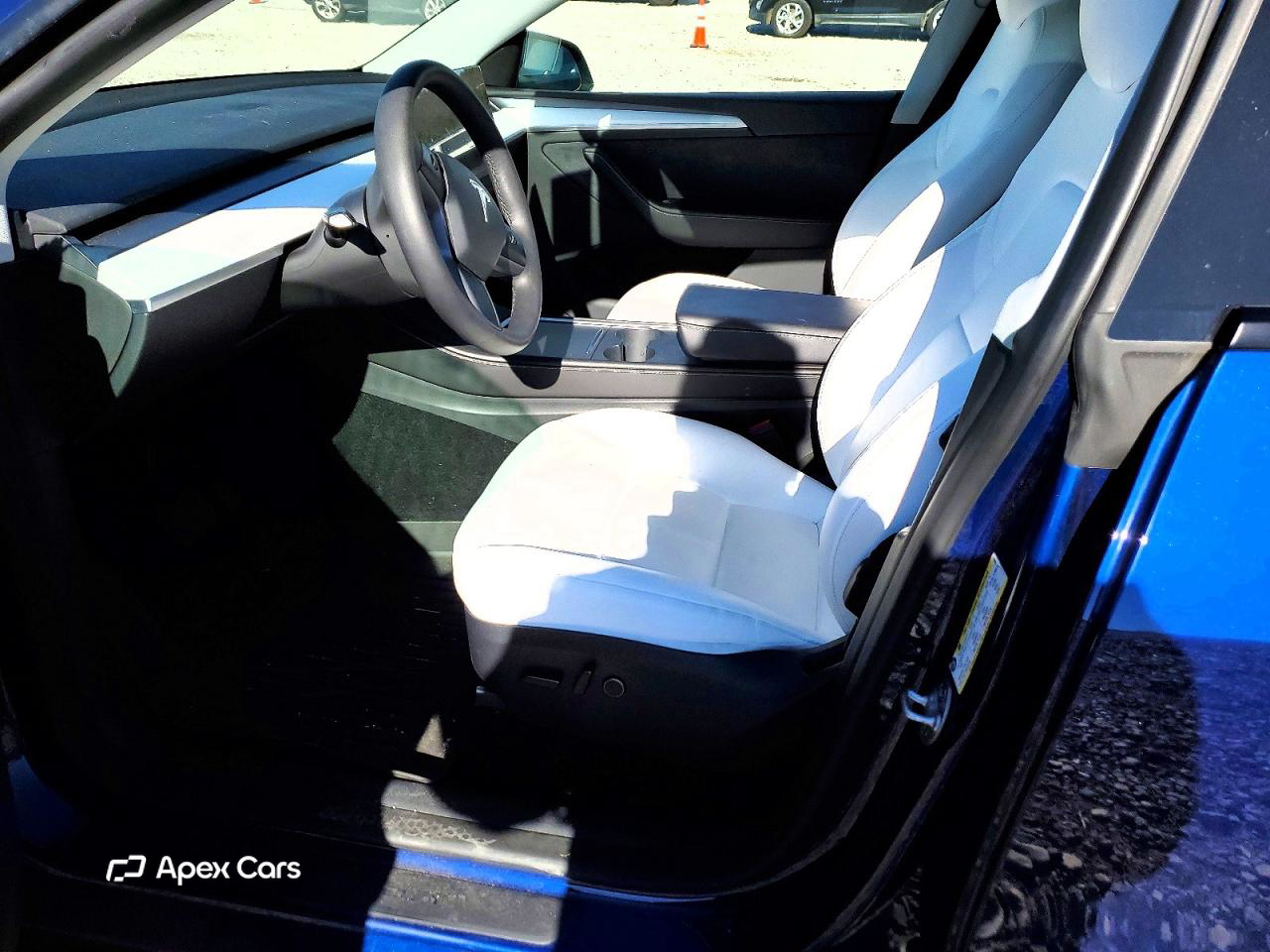 Tesla Model Y 2024