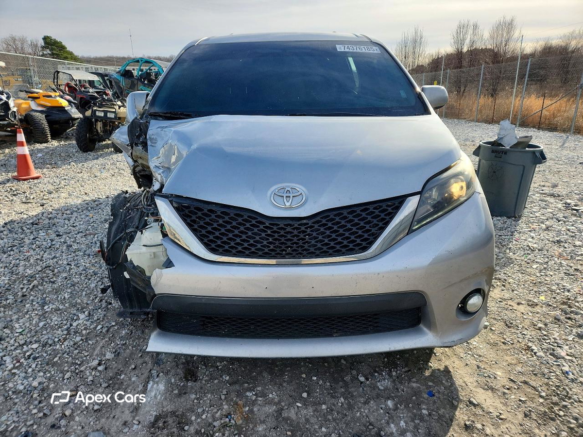 Toyota Sienna 2015