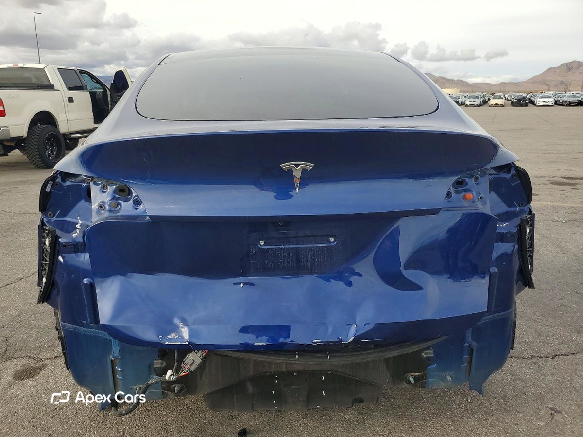 Tesla Model Y 2024