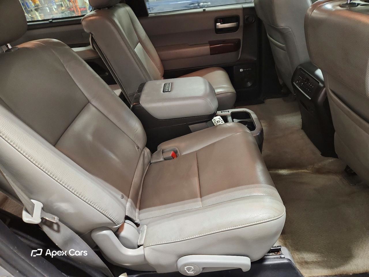Toyota Sequoia 2011
