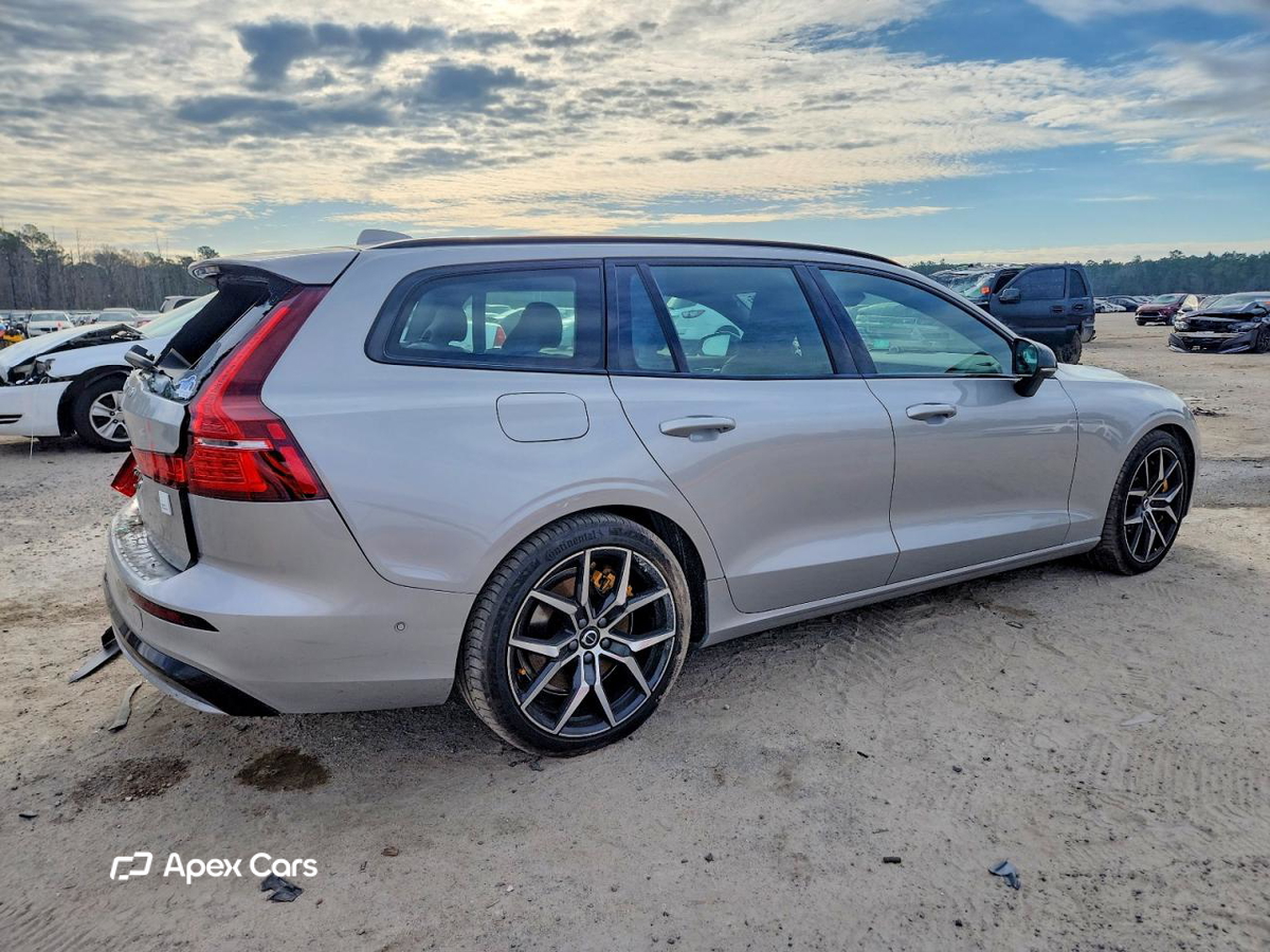 Volvo V60 2025