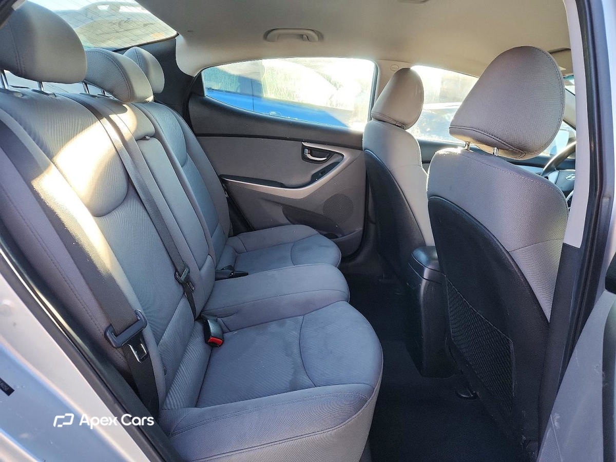 Hyundai Elantra 2012