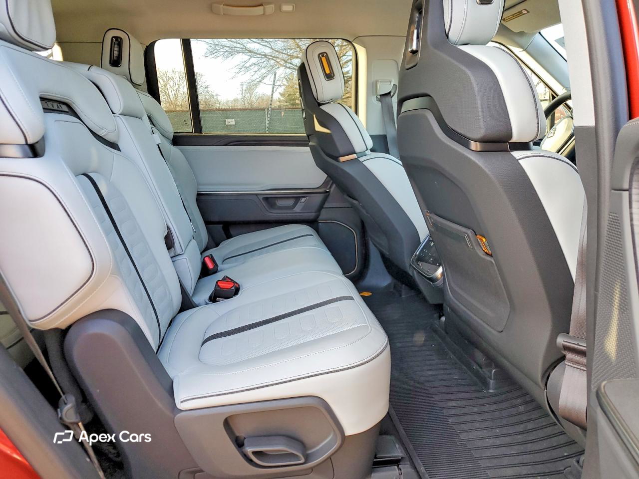 Rivian R1S 2025