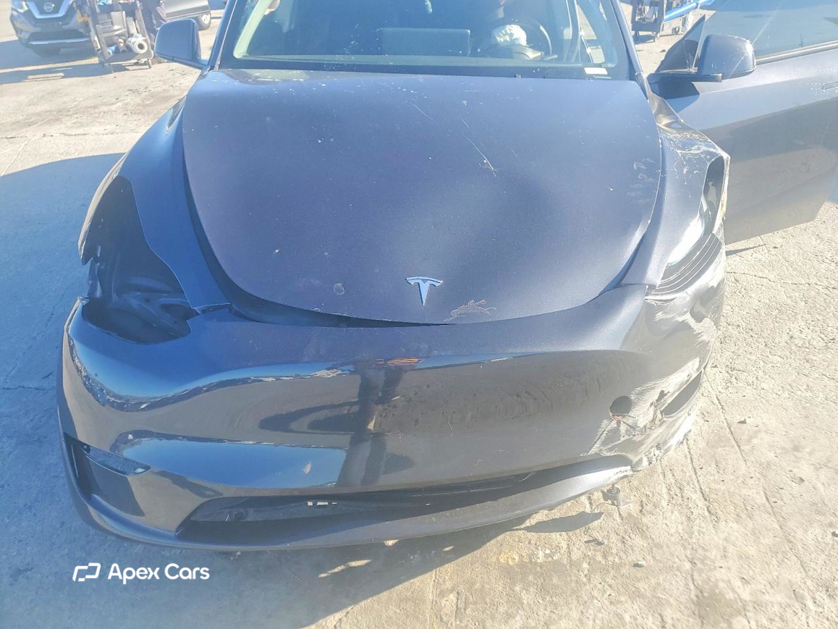 Tesla Model Y 2025