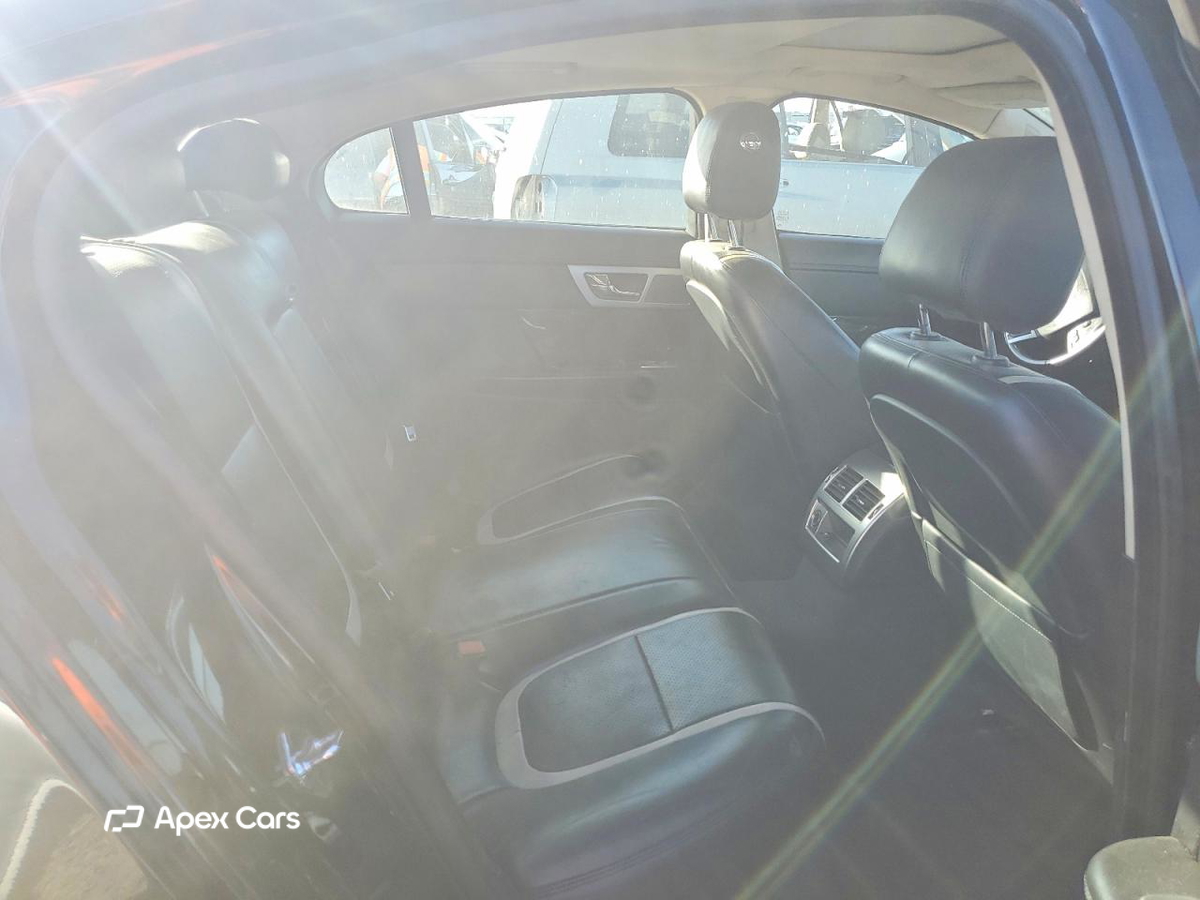 Jaguar XF 2012