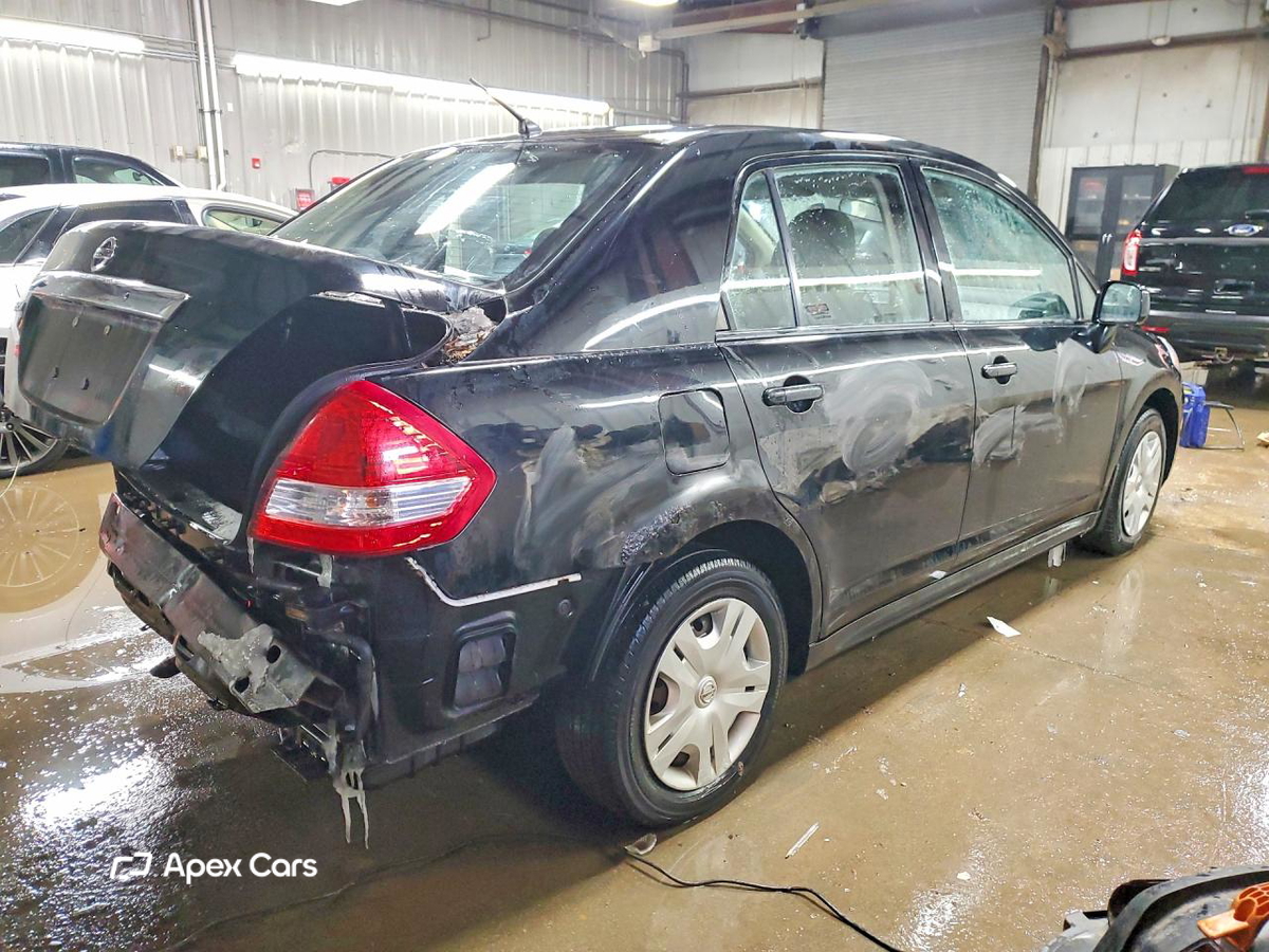 Versa 2011