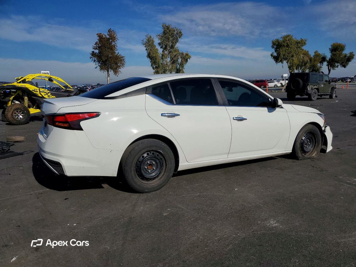 Nissan Altima 2021