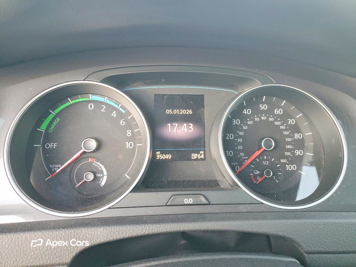 Volkswagen e Golf 2016