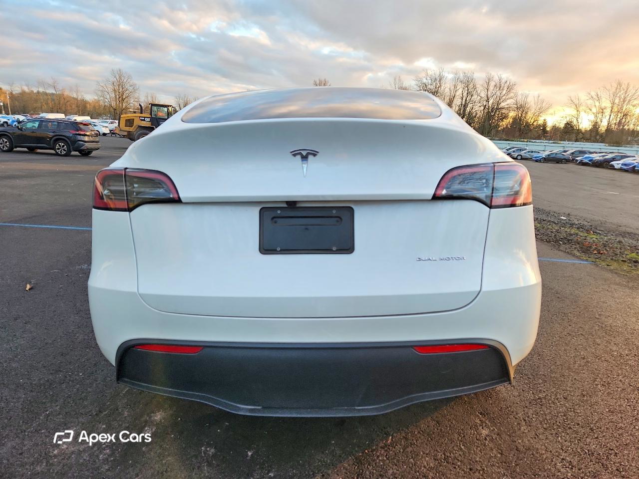Tesla Model Y 2025