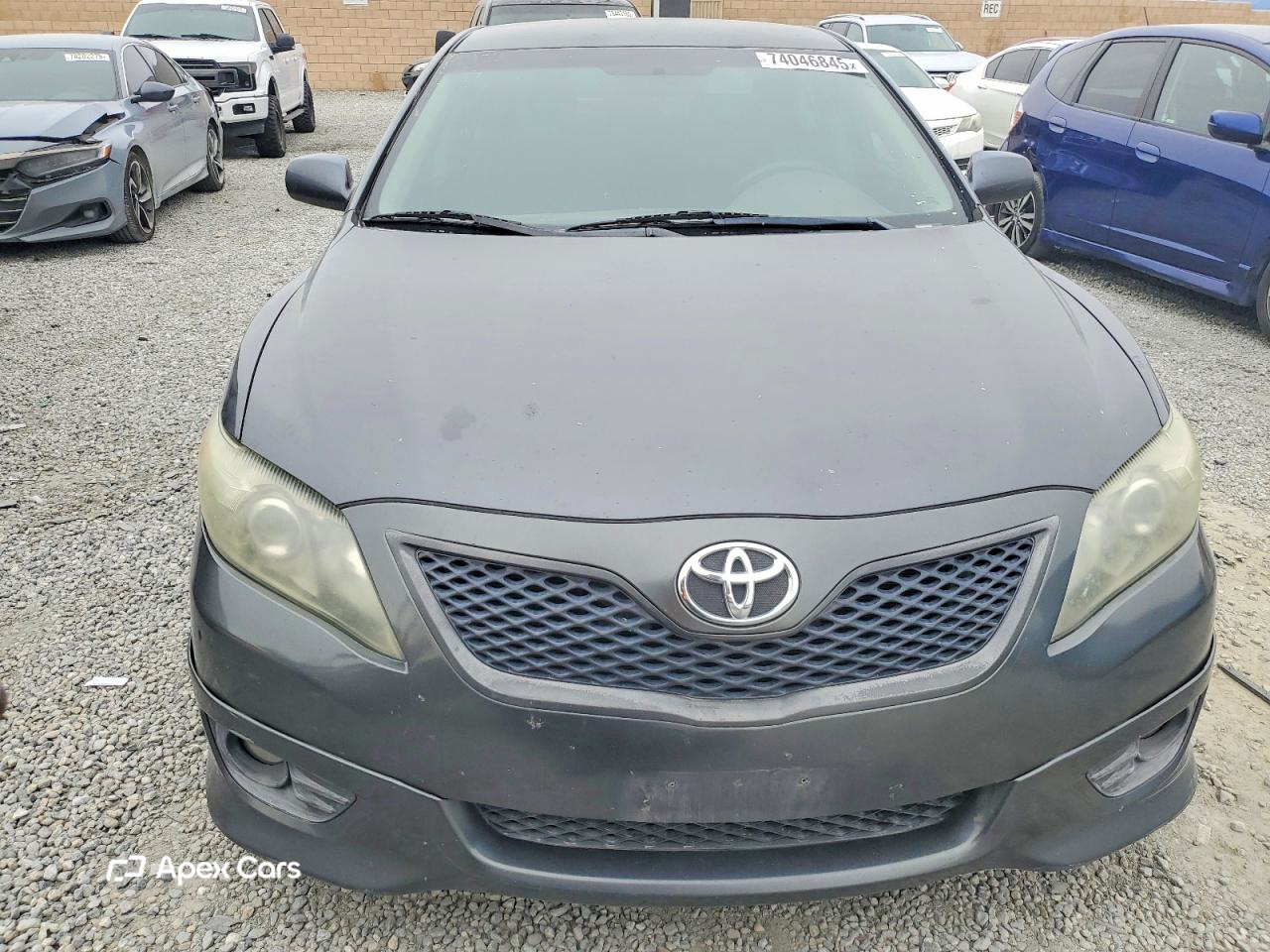 Toyota Camry 2011