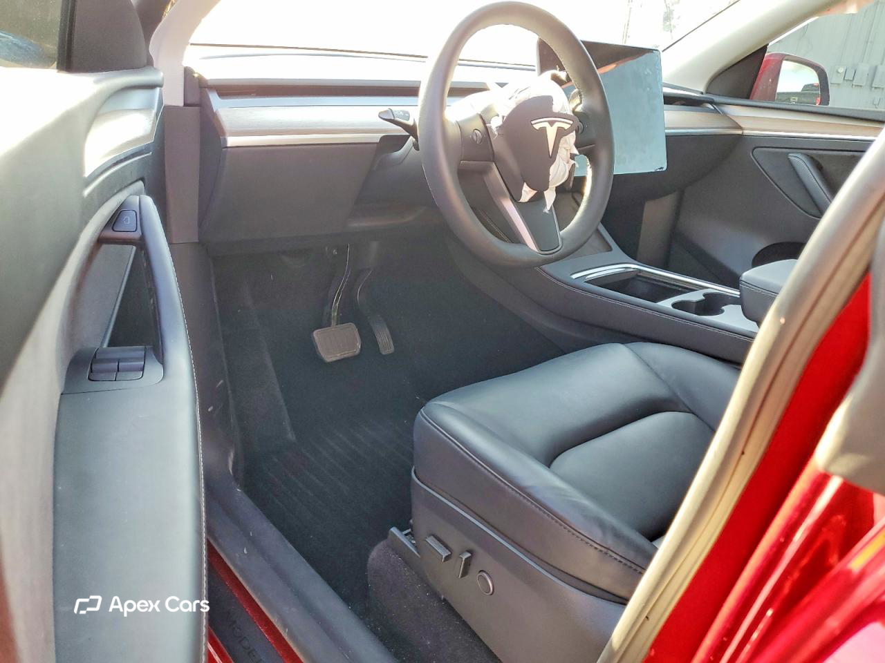 Tesla Model Y 2025