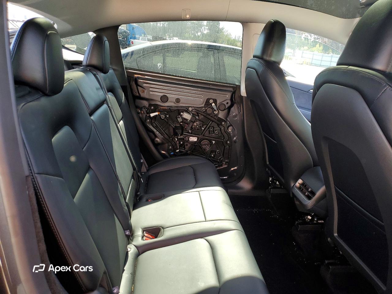 Tesla Model Y 2025