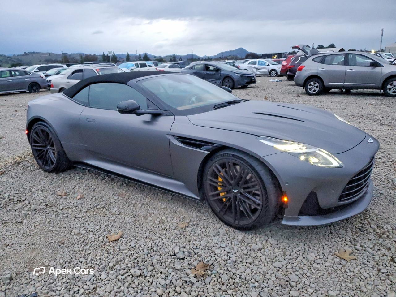 Aston Martin DB12 2024