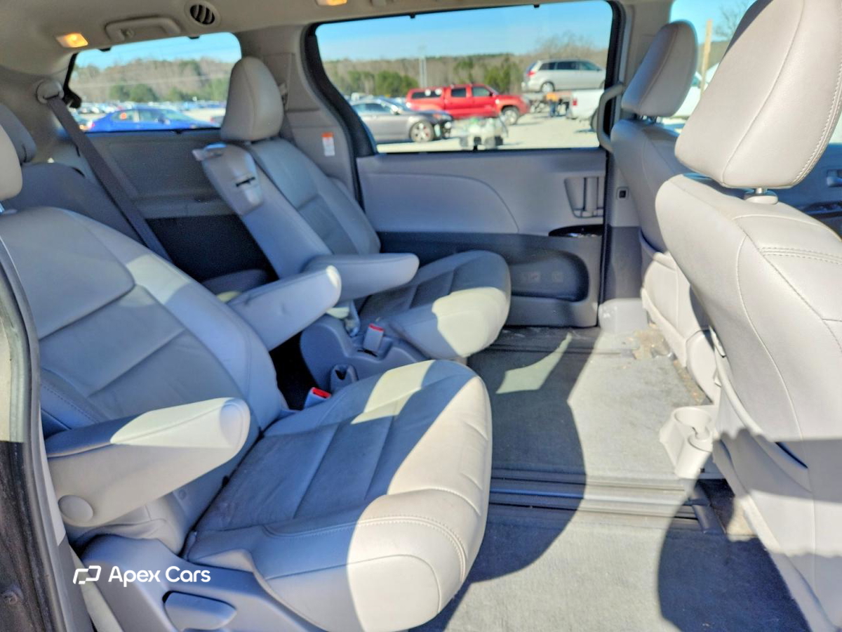 Toyota Sienna 2015