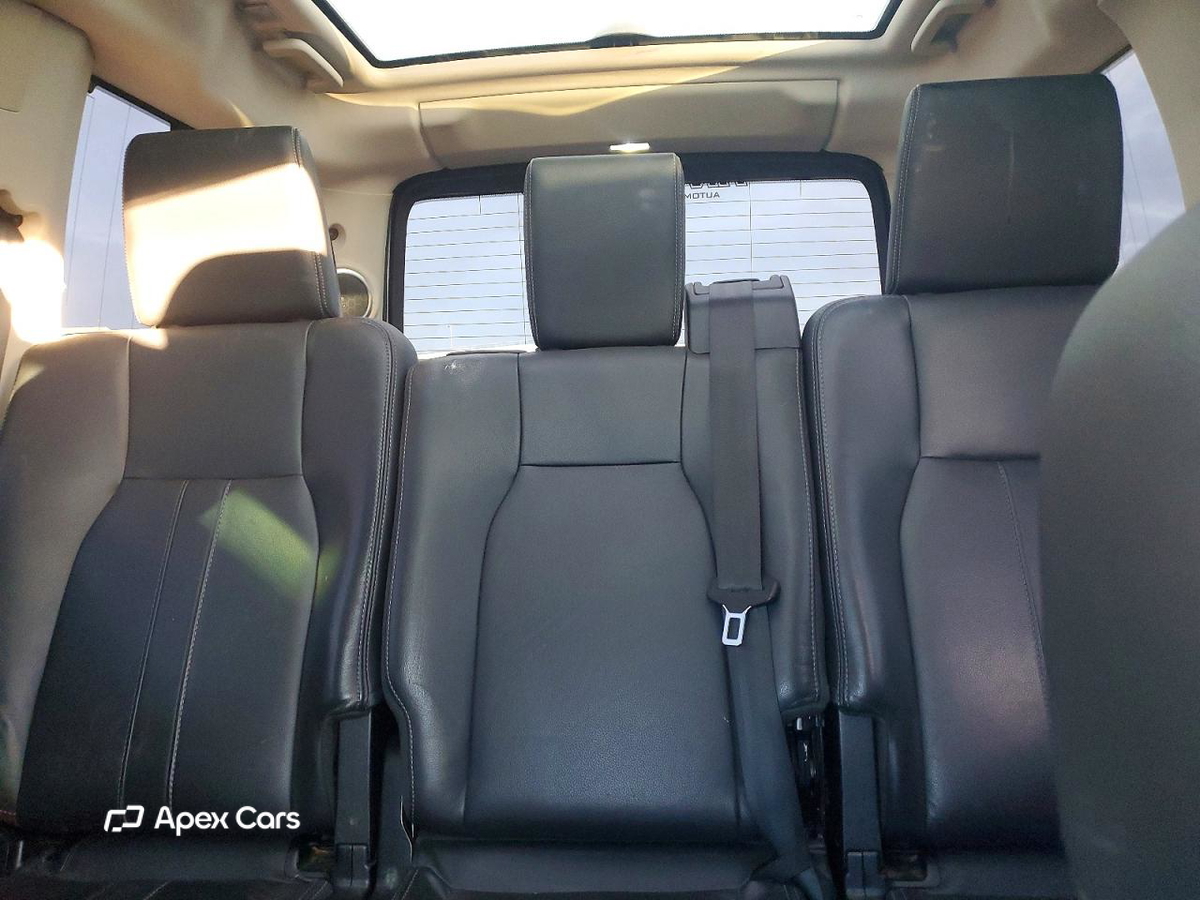 Land Rover LR4 2016