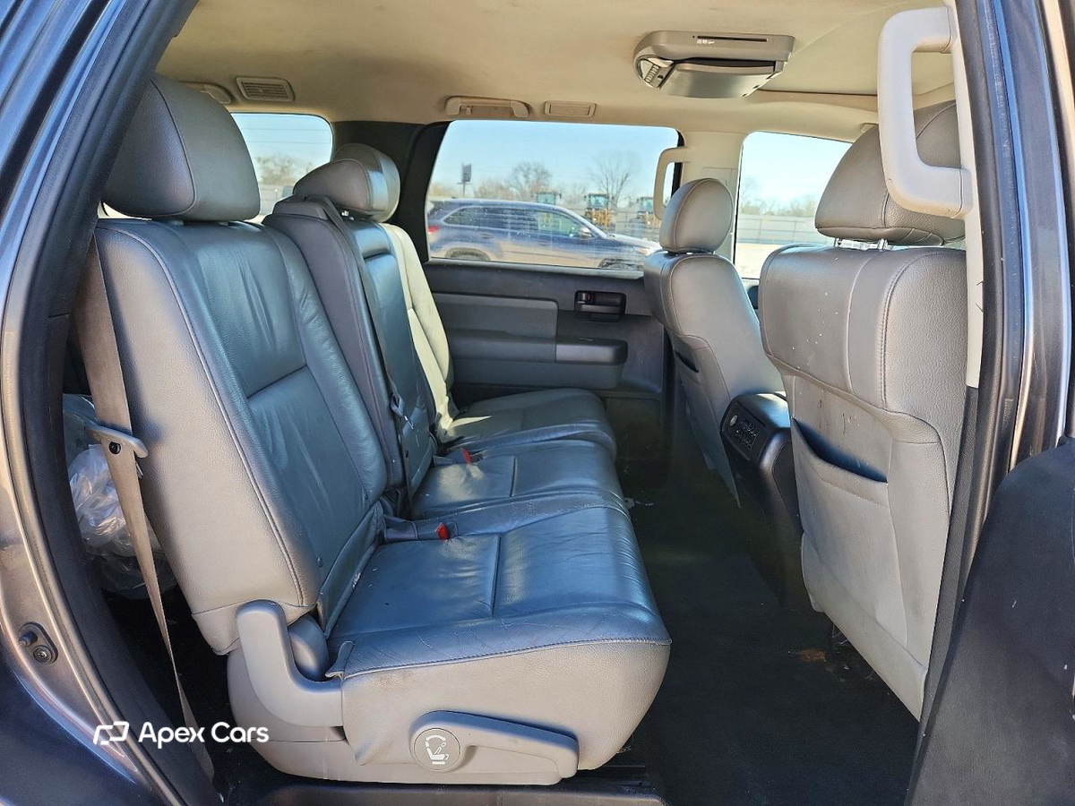 Toyota Sequoia 2016