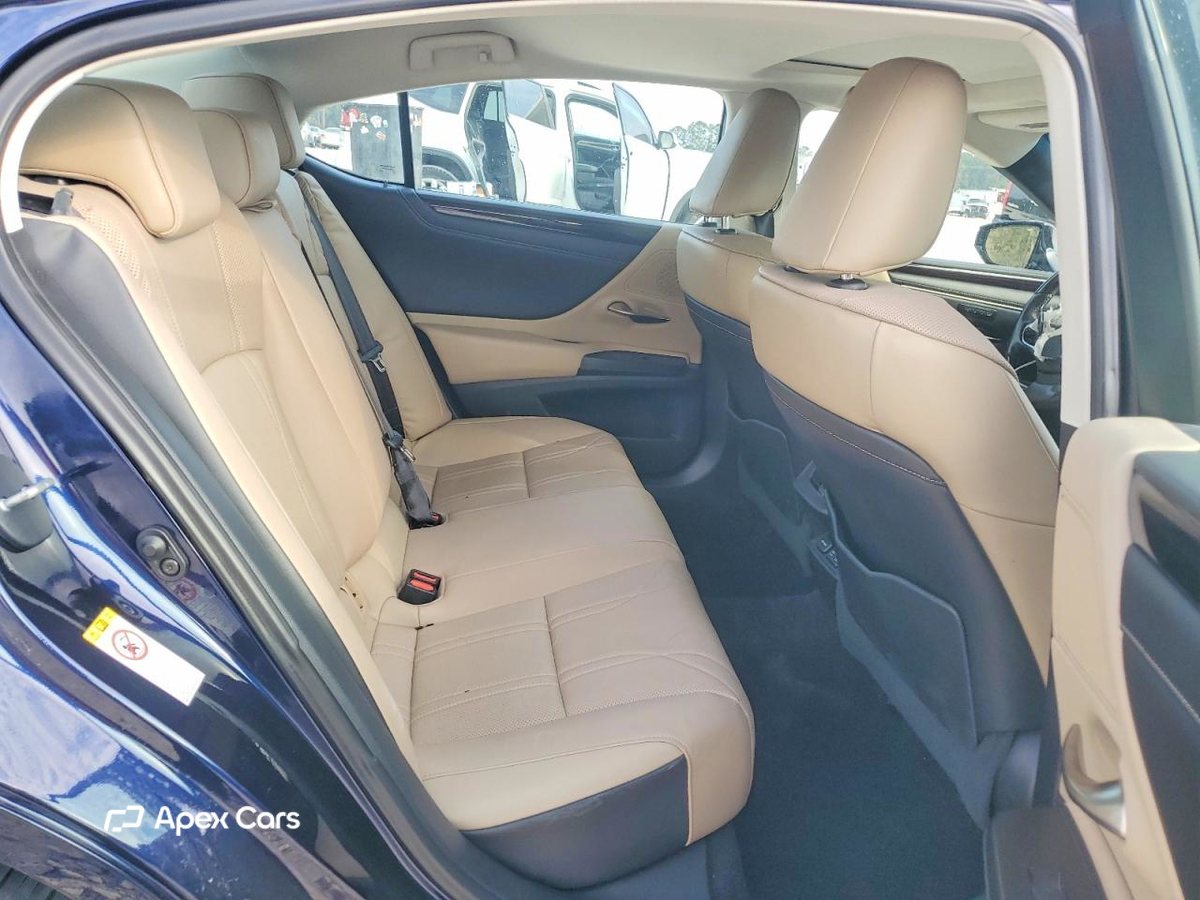 Lexus ES 2019
