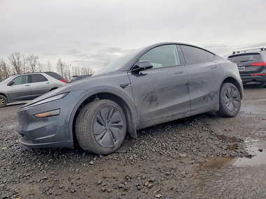 Tesla Model Y 2026 - Image 1 of 5