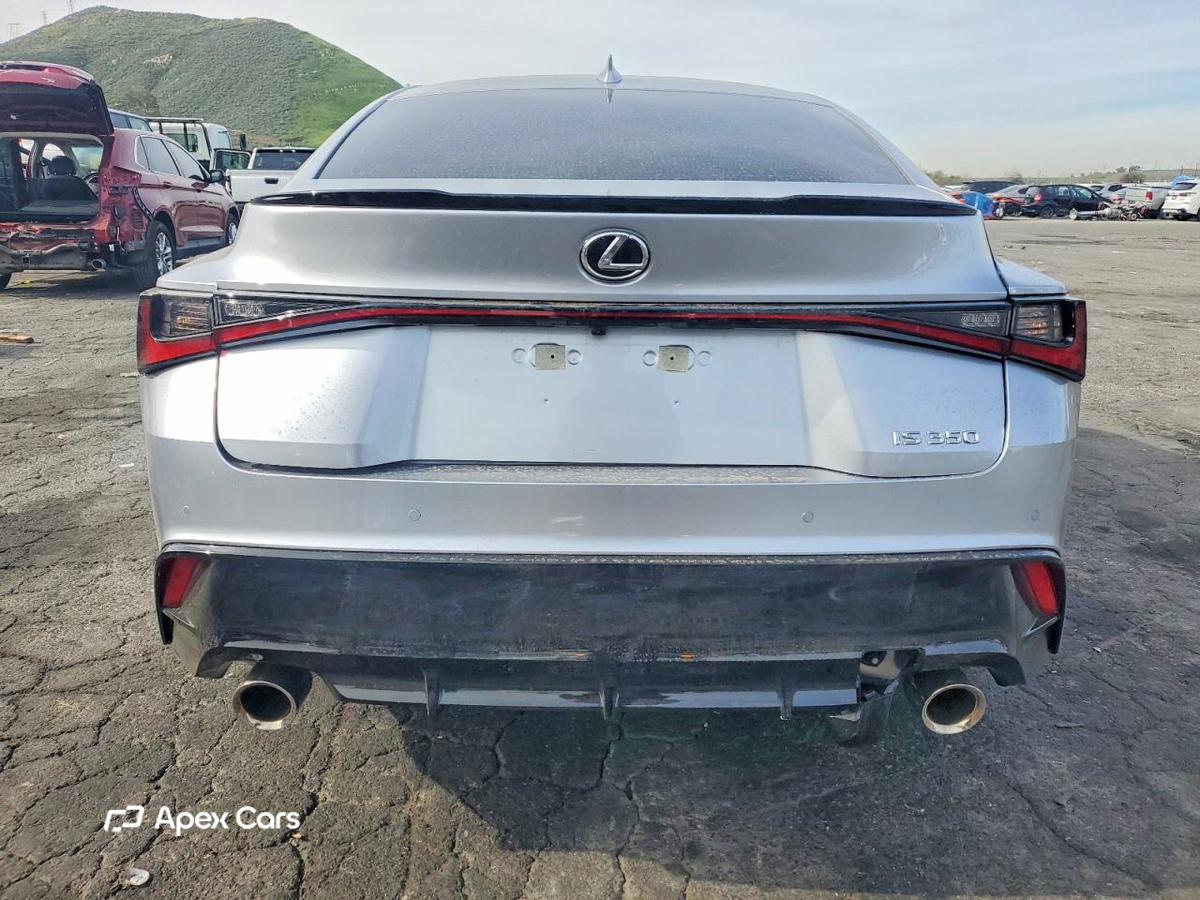 Lexus IS 2025