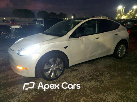 Tesla Model Y 2021 - Image 1 of 13