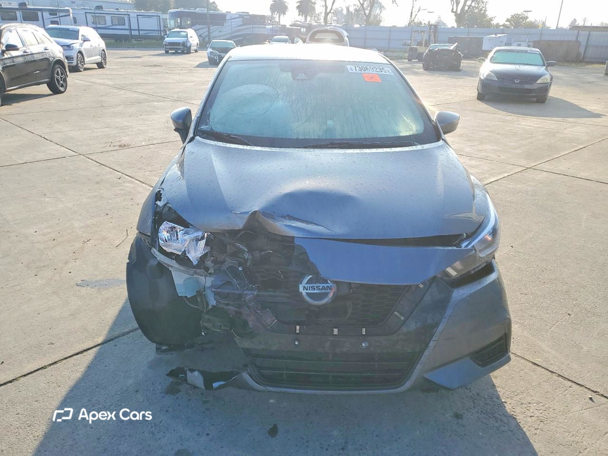 Nissan Versa 2021