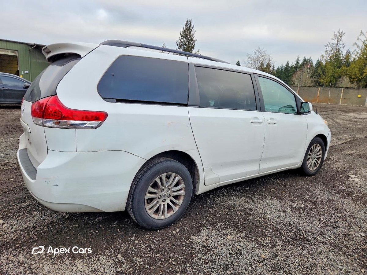 Toyota Sienna 2012