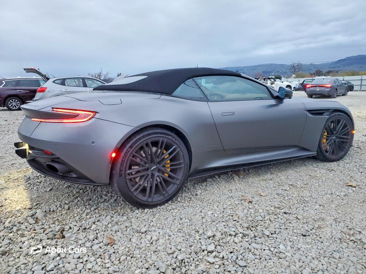 Aston Martin DB12 2024