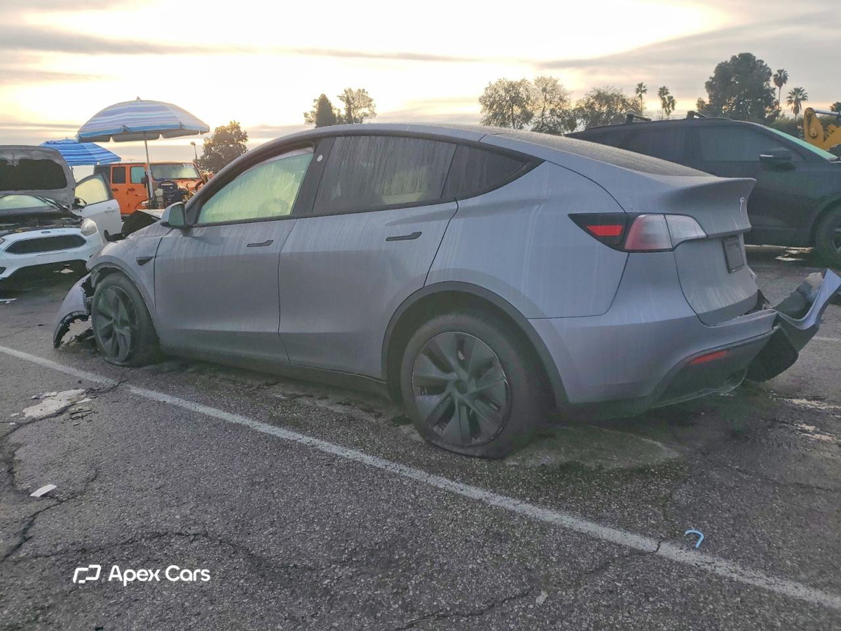 Tesla Model Y 2024