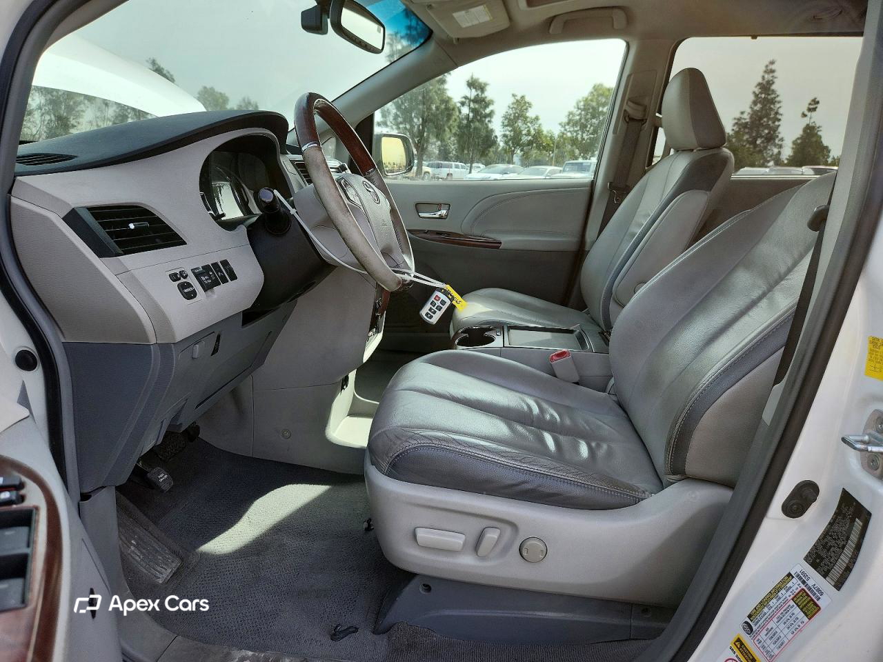Toyota Sienna 2011
