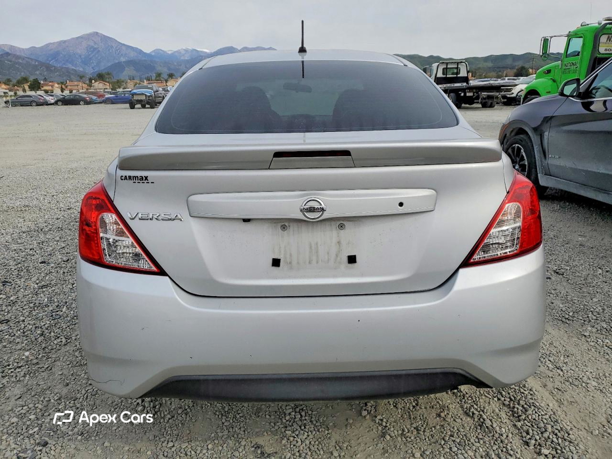 Nissan Versa 2018