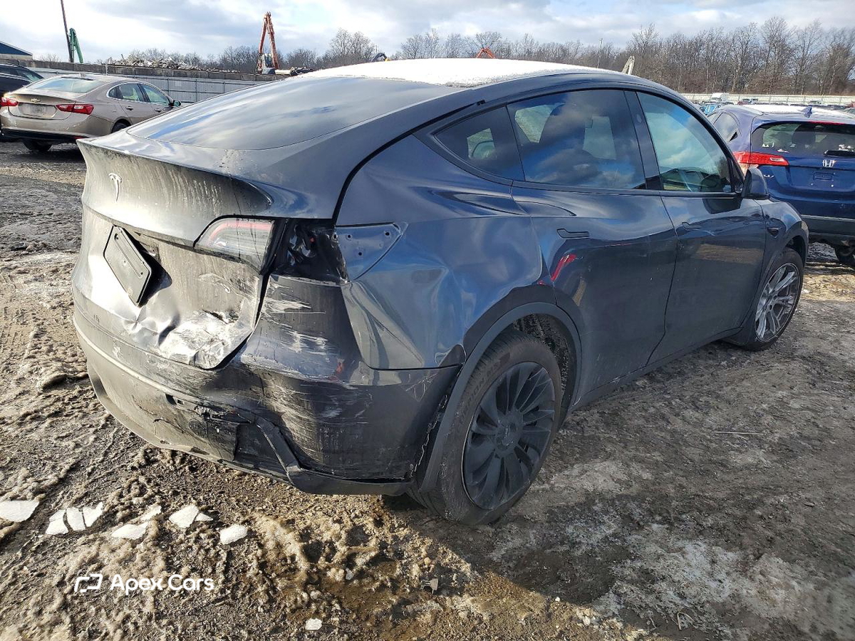 Tesla Model Y 2024