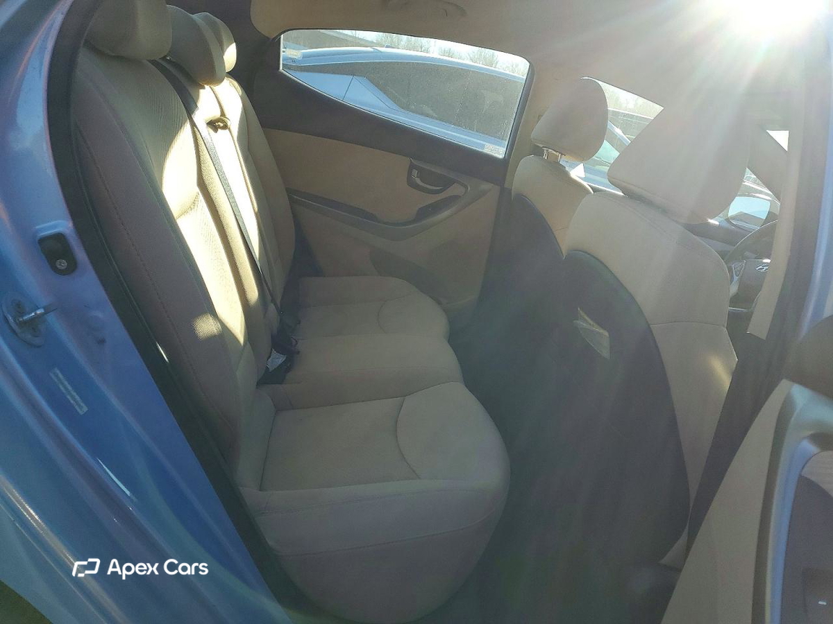 Hyundai Elantra 2012