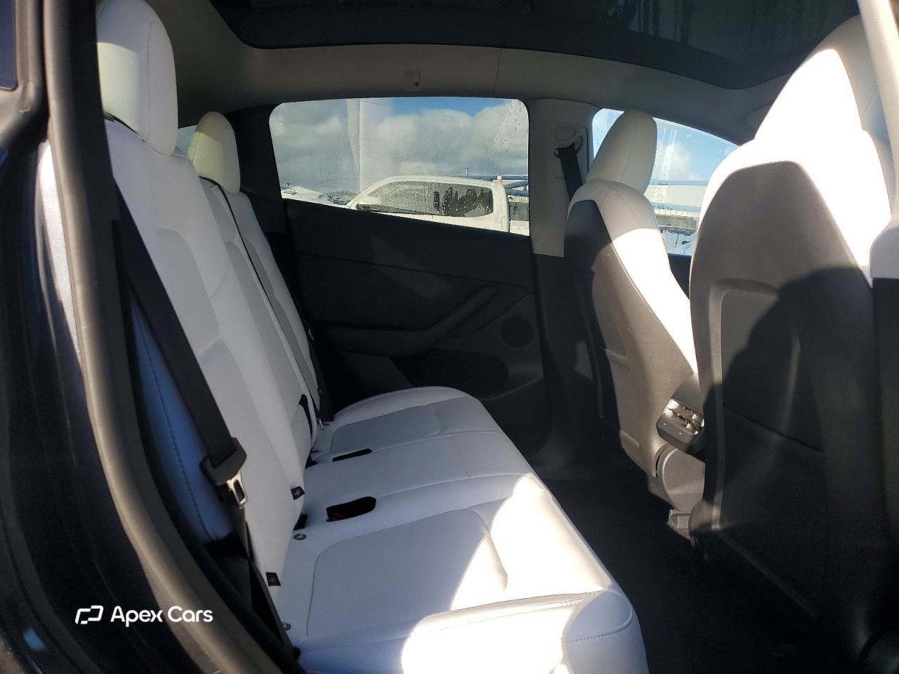 Tesla Model Y 2025