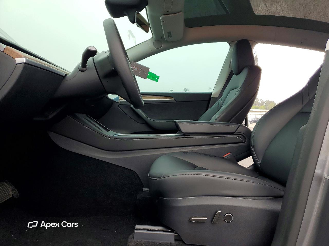 Tesla Model Y 2025