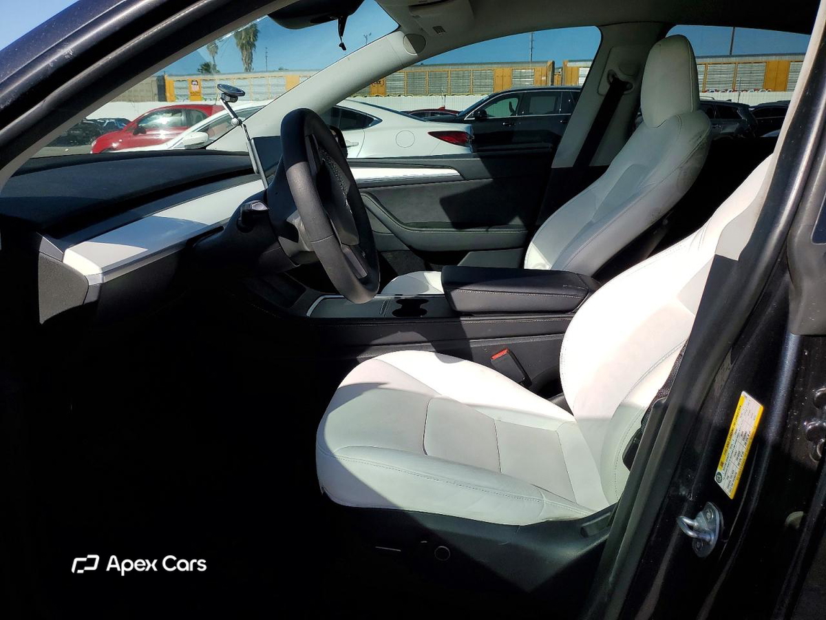 Tesla Model Y 2024