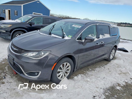 Chrysler Pacifica 2018 - Image 1 of 13