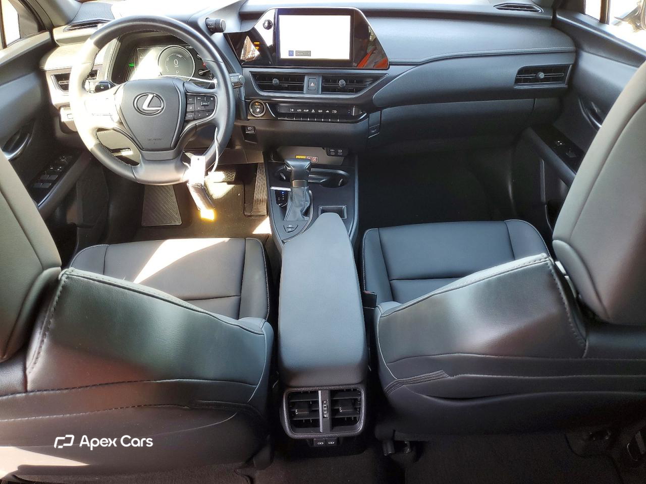 Lexus UX 2024