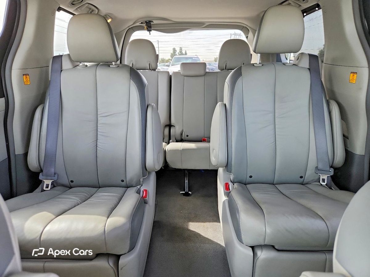 Toyota Sienna 2011