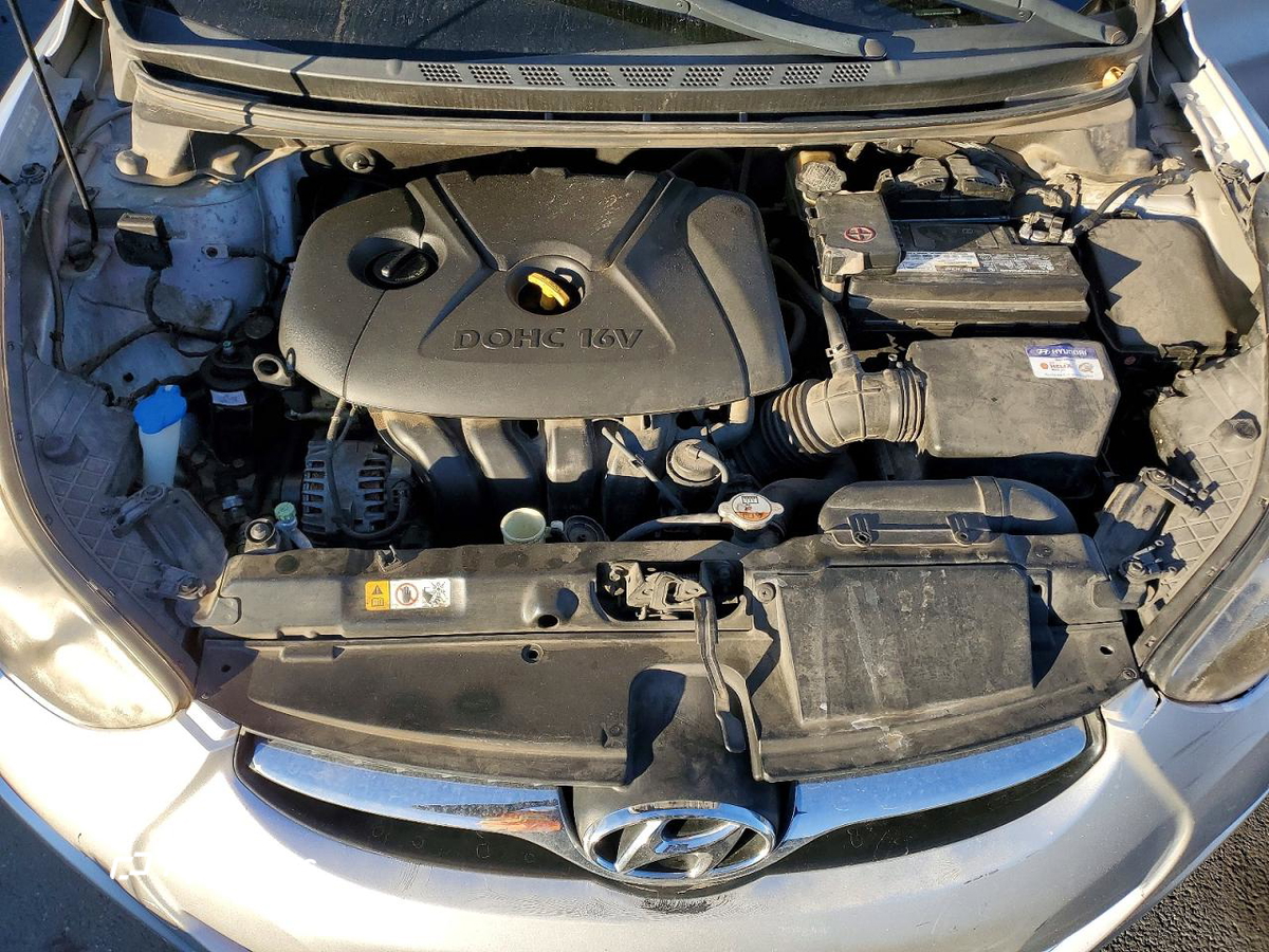 Hyundai Elantra 2012