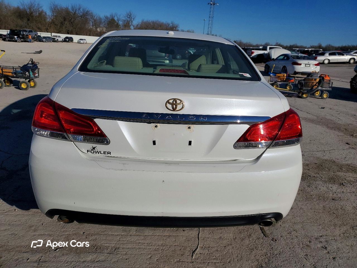 Toyota Avalon 2011