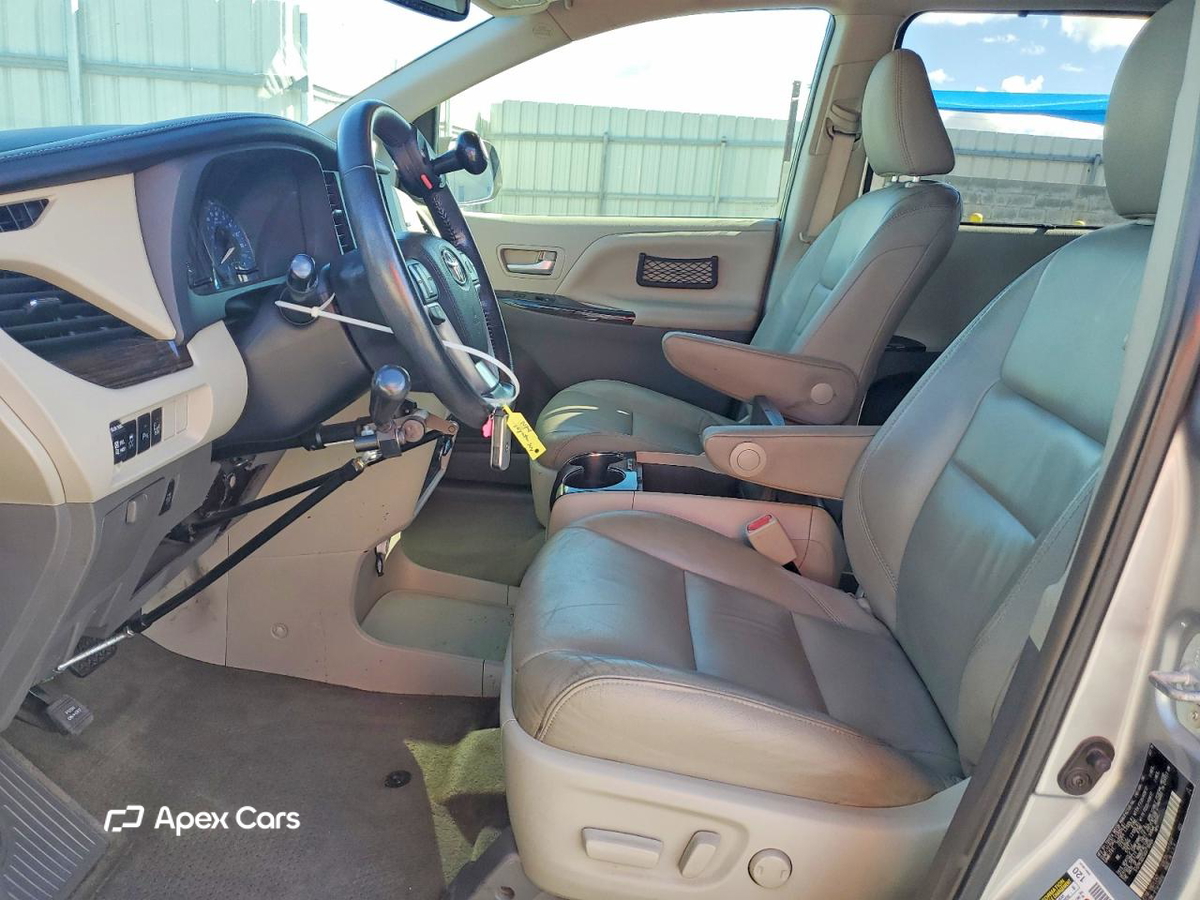 Toyota Sienna 2016