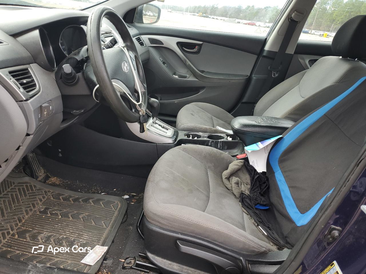 Hyundai Elantra 2012
