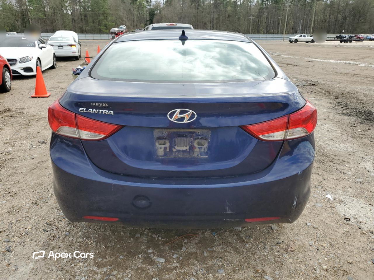 Hyundai Elantra 2012