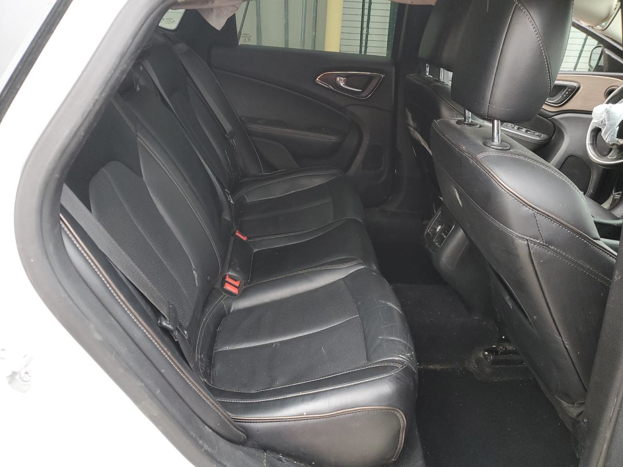 Chrysler 200 2015